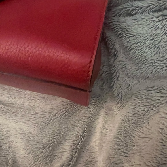 Gucci marmount handbag, has wear on corners, left side of bag and some scratches - Picture 5 of 6